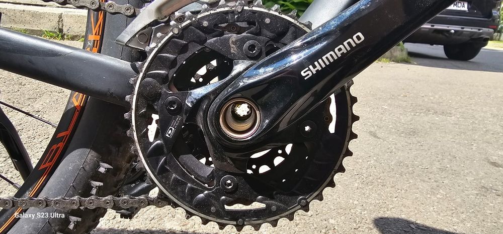 Vand bicicleta in stare aproape noua