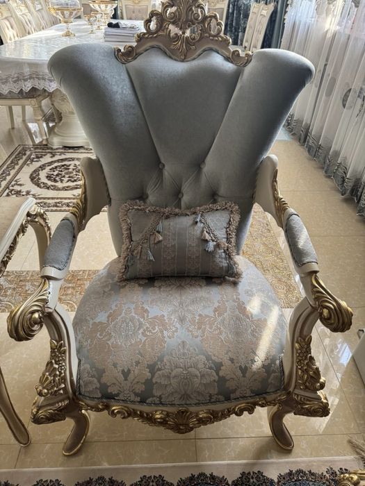 Диваны и кресла продаются