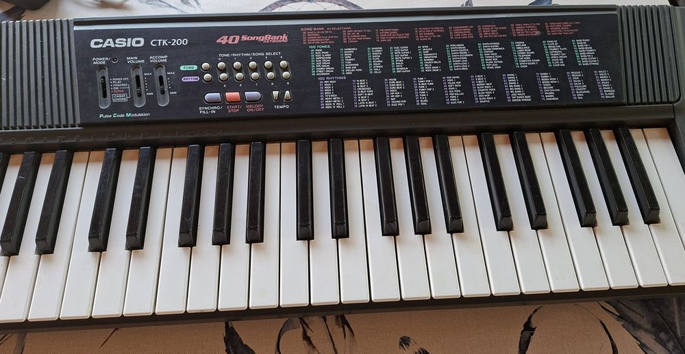 Vand doua orgi Casio,una perfect functionala(Casio CTK-1150) iar cealaltă pt piese