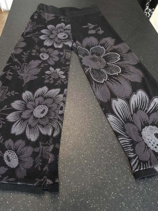 Продавам юношески панталони