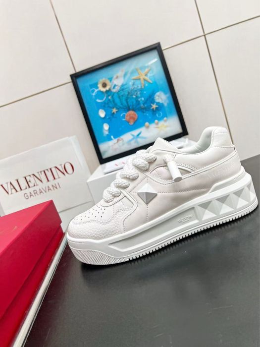 Valentino Garavani One Stud XL Leather Sneakers , Poze Reale