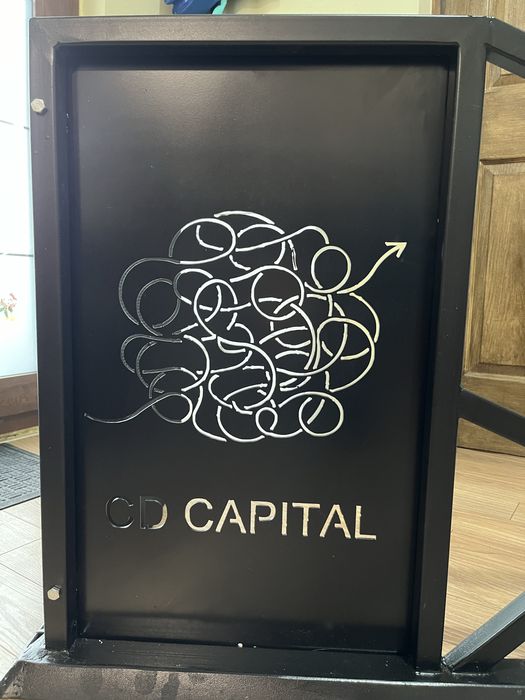 Birou stil indistrial cu logo din tabla debitata laser personalizabil