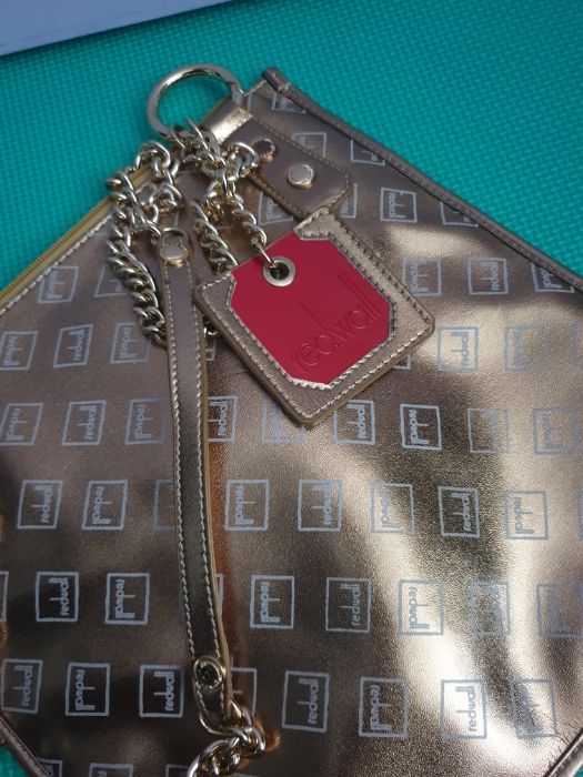 Златиста чанта RedWall