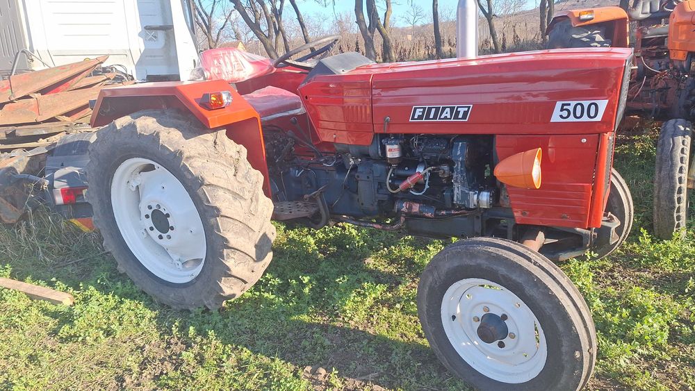 Vand tractoare fiat