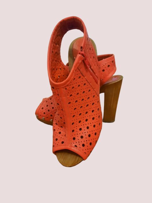 Босоножки продам