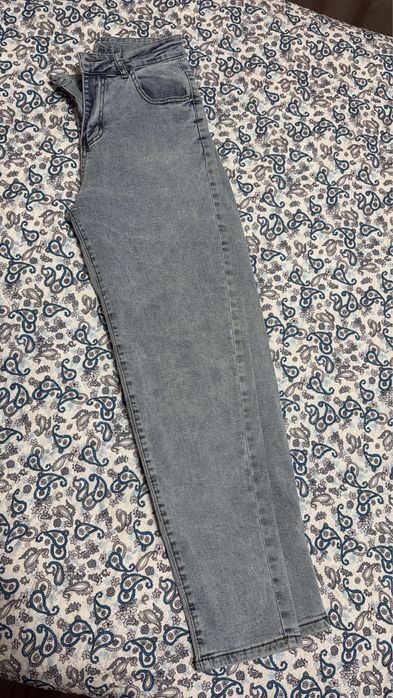 Джинсы-брюки женские