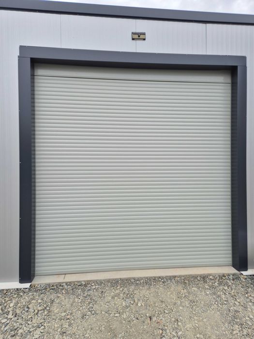 Гаражна ролетна врата щора