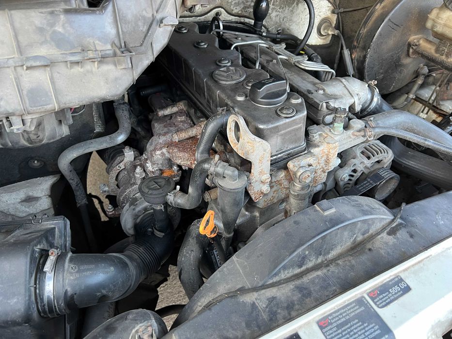 Dezmembrez PIESE Volkswagen LT 28,35,46 motor 2.8 TDI de MAN 131 cp ATA 2001 cu POMPA INJECTIE