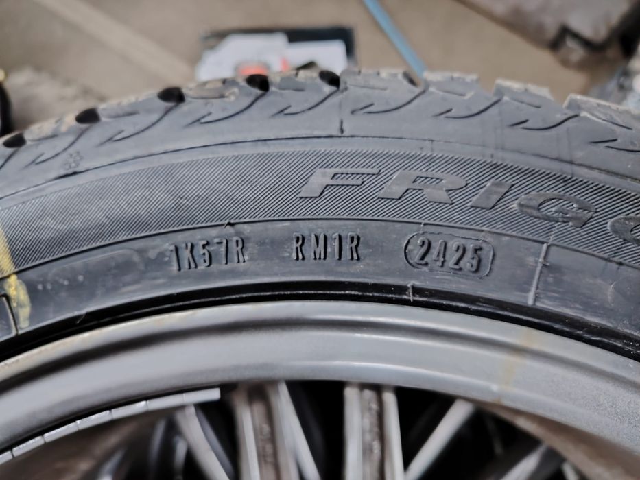 Jante grupul WAG cu anvelope noi de iarnă, mărimea 225/45/R17 DOT 2425