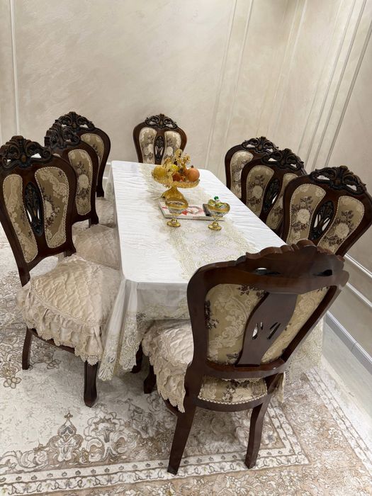 Продается стол со стульями