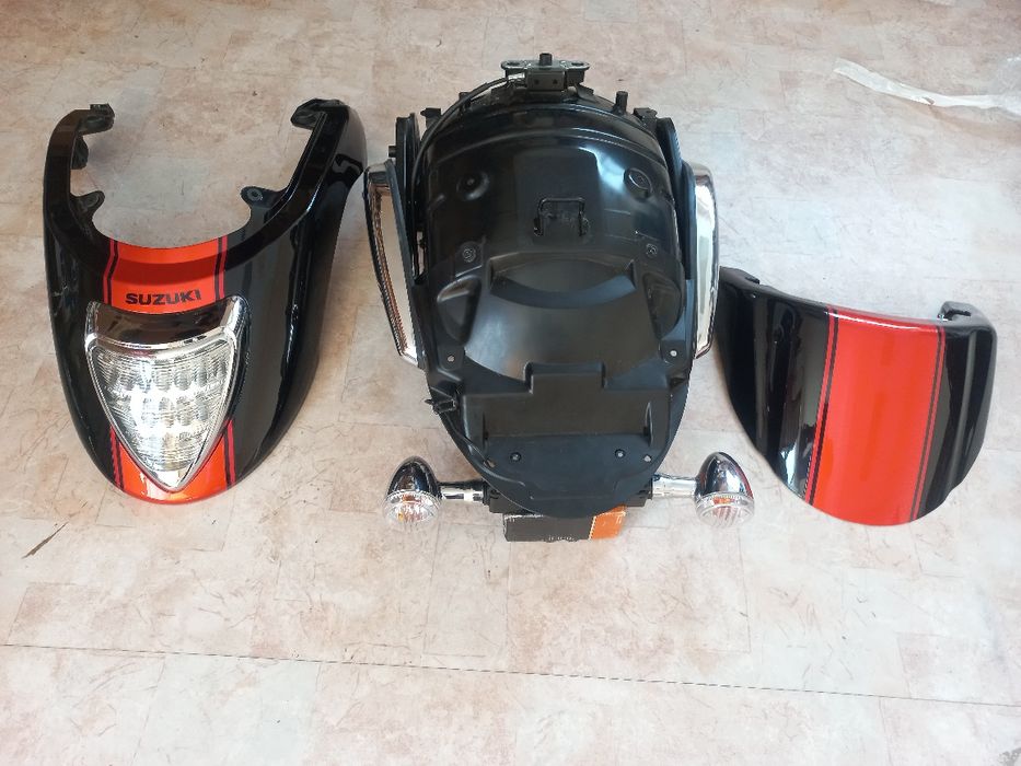 Suzuki M1800 Intruder M109R Boulevard Заден калник стоп мигачи