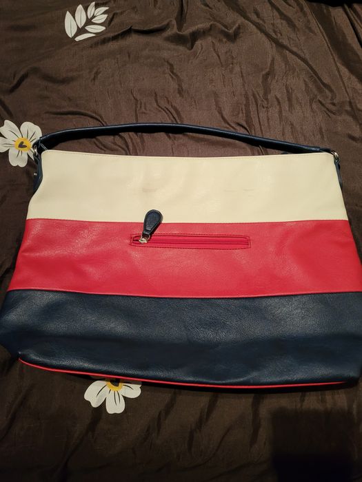 Дамска чанта в бяло,  червено и синьо