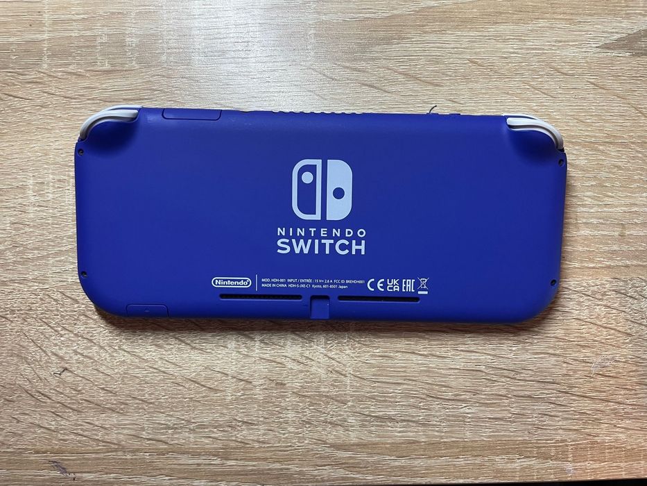 Nintendo Switch Lite + Zelda Breath of The Wild (BOTW)
