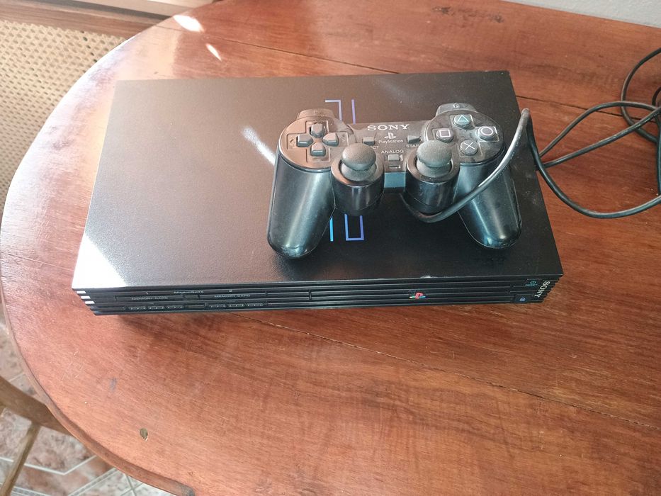 Плейстейшън 2  два броя с кабели