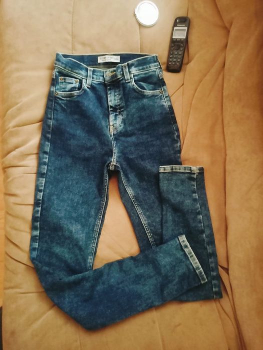 Джинсы на девушку