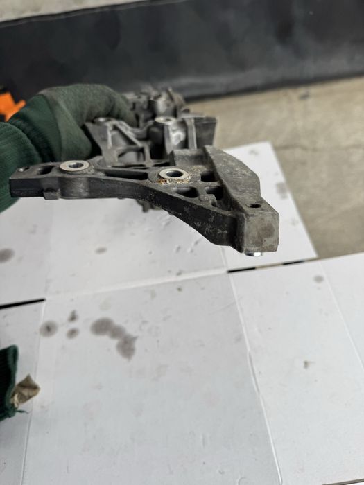 Suport motor suport accesorii pt 2.0 CRLB passat b8 arteon etc