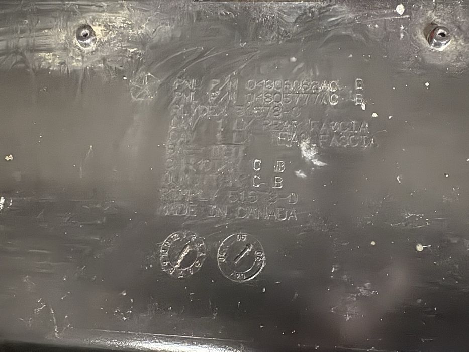 Задний бампер Chrysler 300C, черного цвета