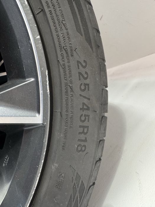 225/45R18 Triangle