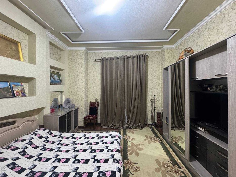 Дархан Евродом 
2 этажа + цоколь
380 м²
Участок: 4,5 сотки
Комнат: 7