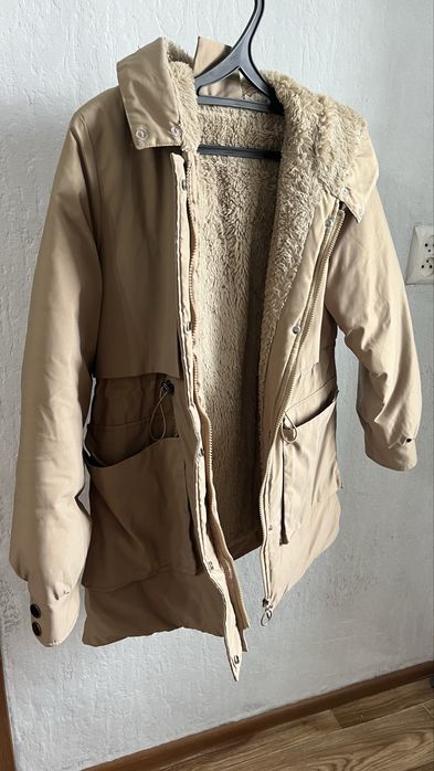 Продам весенние куртки