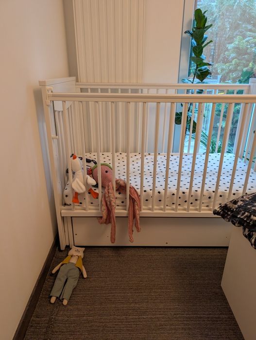 Pătuț bebe Klups Luna alb lemn cu sistem de legănare