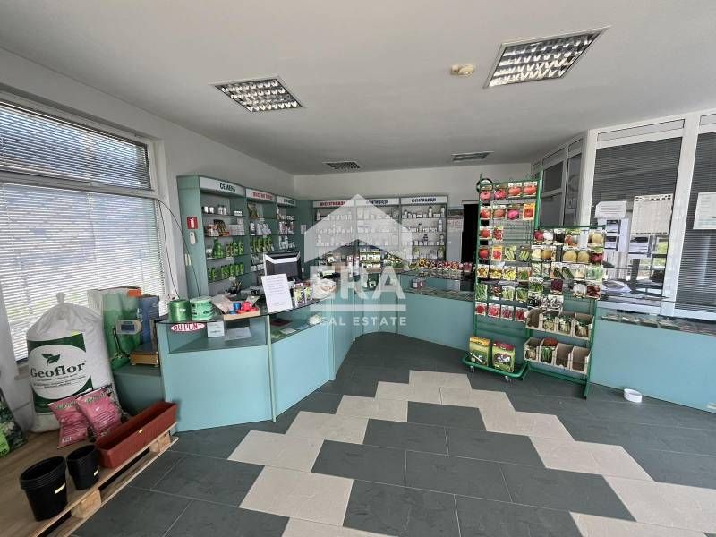 Дава се под наем Магазин в с. Стамболово, Област Хасково - 430 кв.м за 408 € - Снимка #1