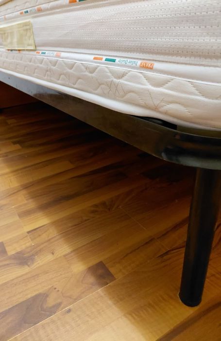 Vând saltea +somieră și 2 sifoniere
