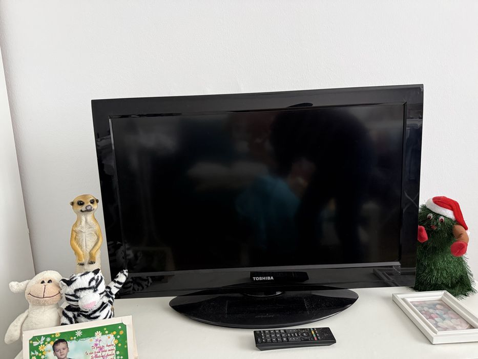 Televizor LCD Toshiba 81 cm