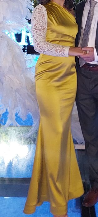 Vând rochie mărimea 34 are și trenă