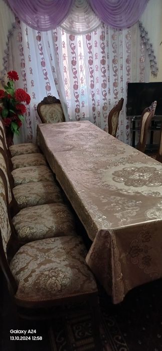 12 kishilik stol sutul sotiladi