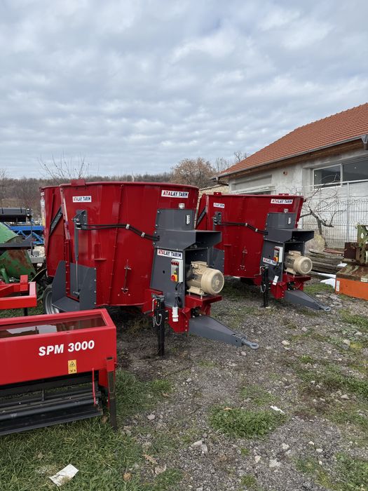 Миксер за фураж ток и трактор 3 кубика