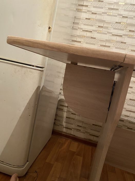 Продам стол в хорошем состояний