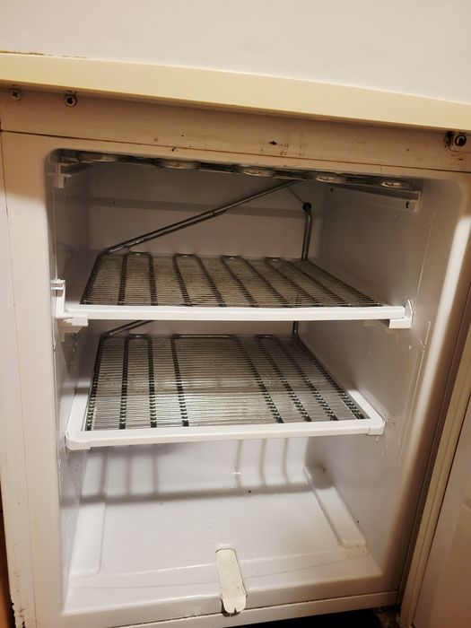 Коледно намаление!Продавам хладилник  HANSA 100 лв!!!