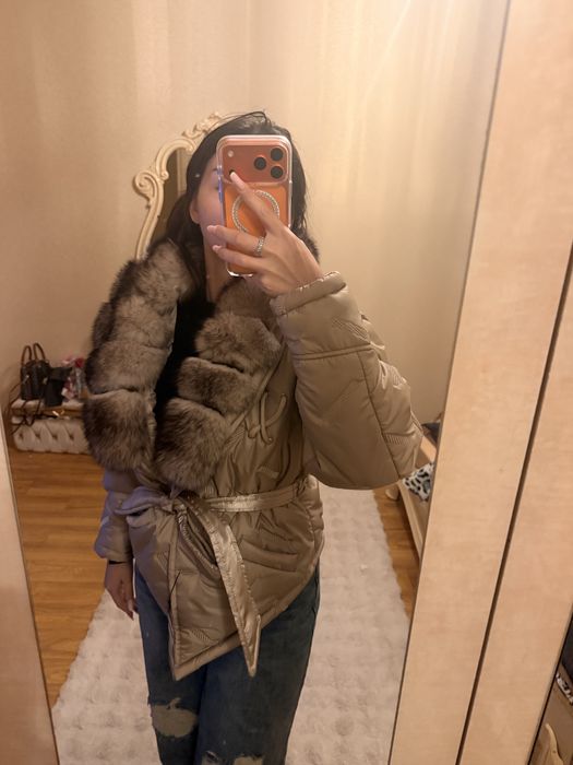 Geaca cu guler din blana naturala