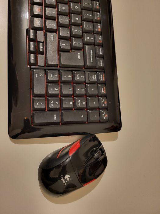 kit logitech tastatura k340 cu mouse m525 + un reciver unifying