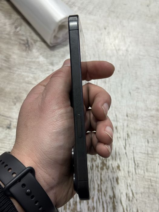 Iphone 15 pro black titan