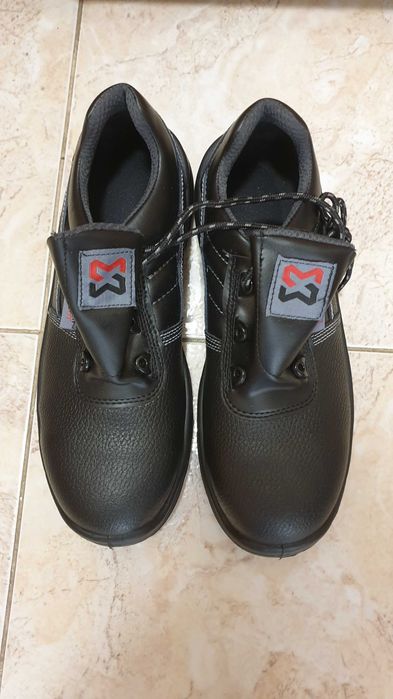 Продавам мъжки работни защитни обувки Вюрт