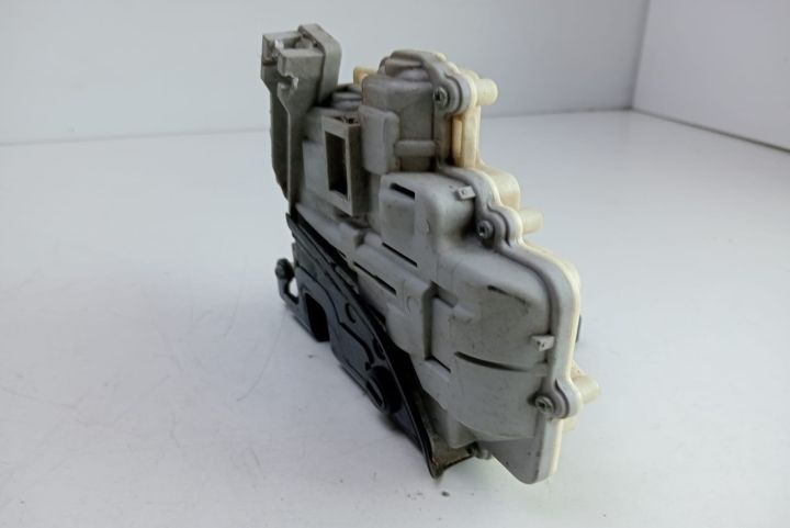 Broasca usa dreapta spate 3C4839016A Volkswagen VW Tiguan prima gener