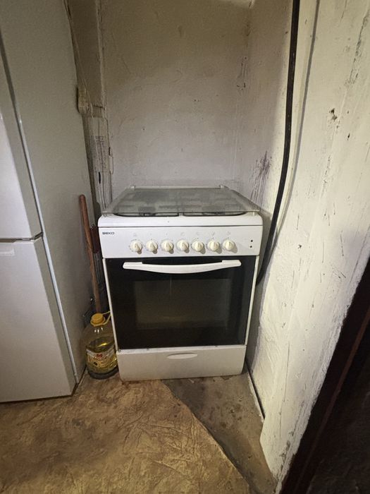Продам газовую плиту