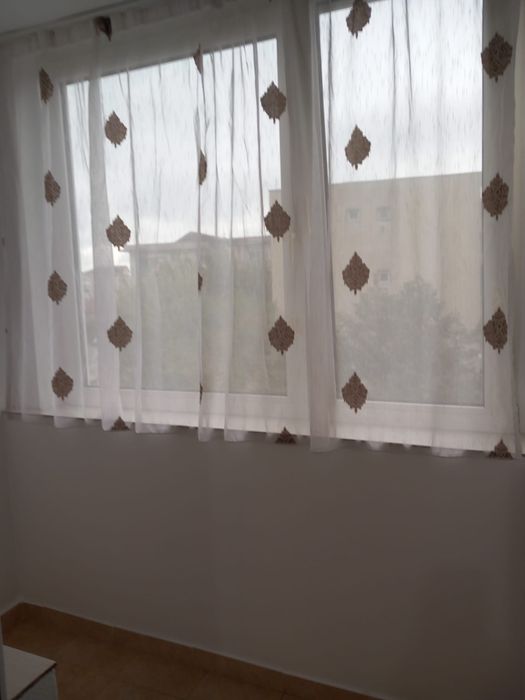 Titlu : Închiriez garsoniera vizavi de spitalul judetean