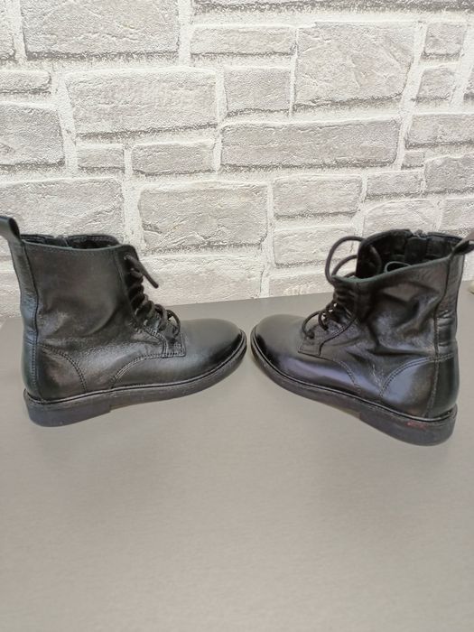 Ghetuțe de toamna-primavara ,negre ,întreținute,fara urmă de uzura pro