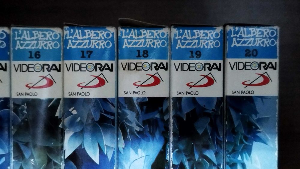 Детски филми 20 бр. на vhs видеокасети l'albero azzurro -синьото дърво