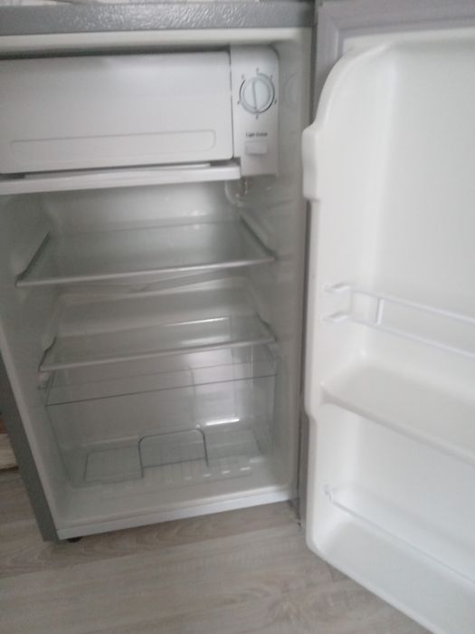 Продам маленький холодильник