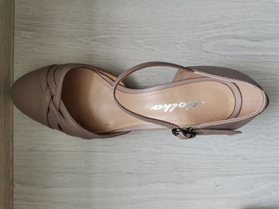 Босоножки женские