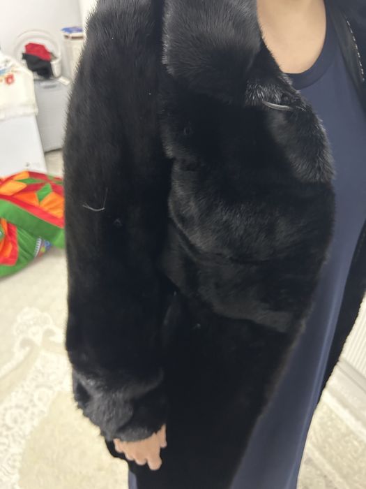 Норка шуба. Қара түсті. До колен