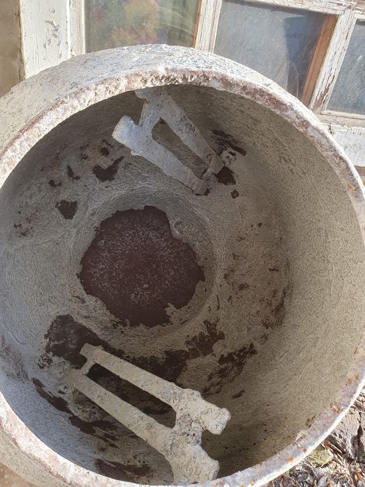 Бетономешалка в рабочем состоянии