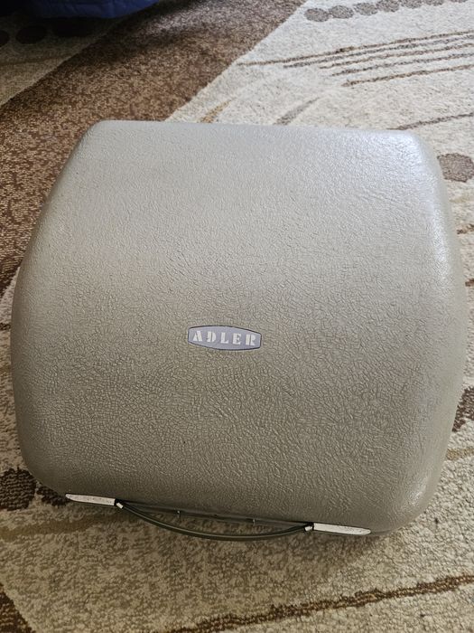 Masina de scris Adler