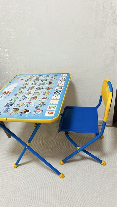 Продам детский стол