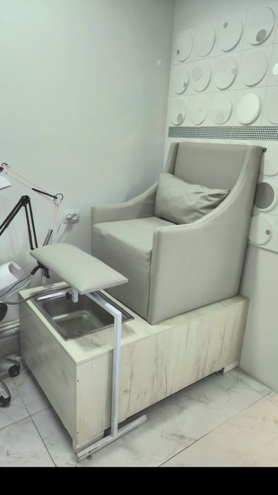 Педикюрное кресло с раковиной
