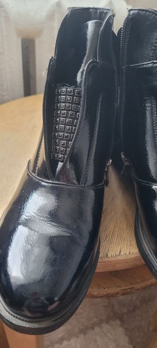 Продам ботинки на осень